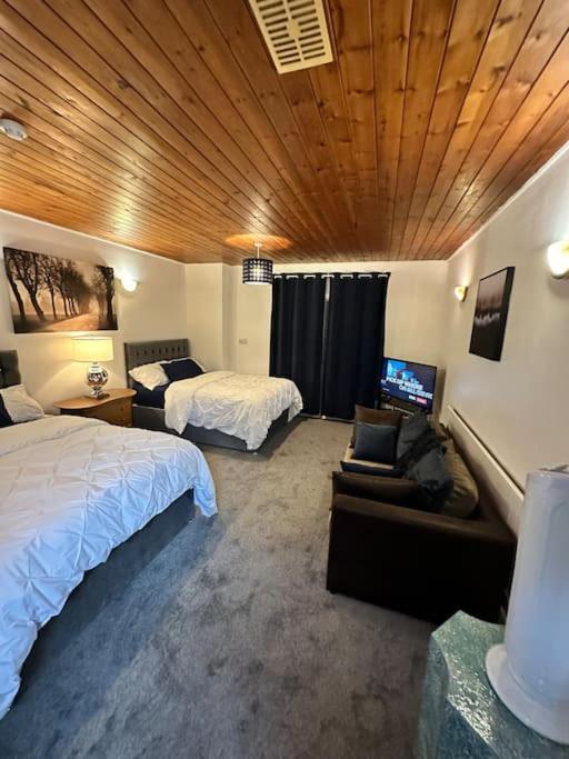 Modern 2 Bedroom Apt Derby City Екстериор снимка