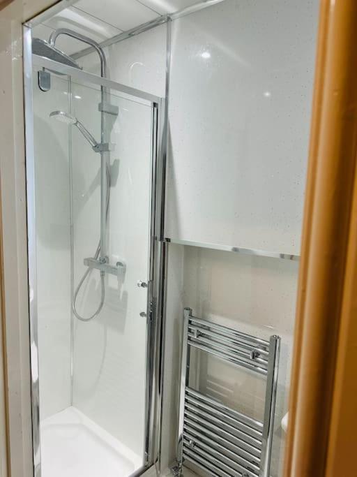 Modern 2 Bedroom Apt Derby City Екстериор снимка