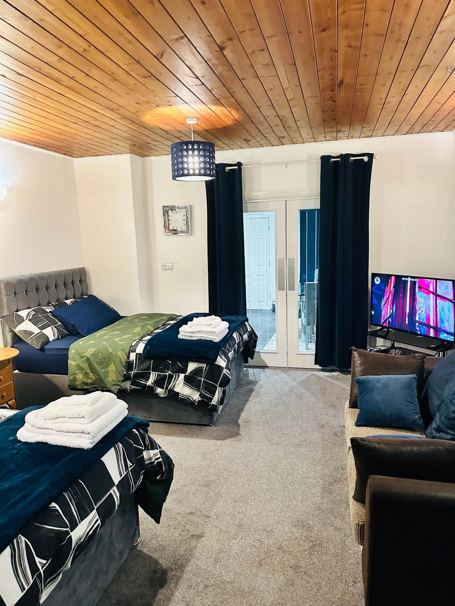 Modern 2 Bedroom Apt Derby City Екстериор снимка